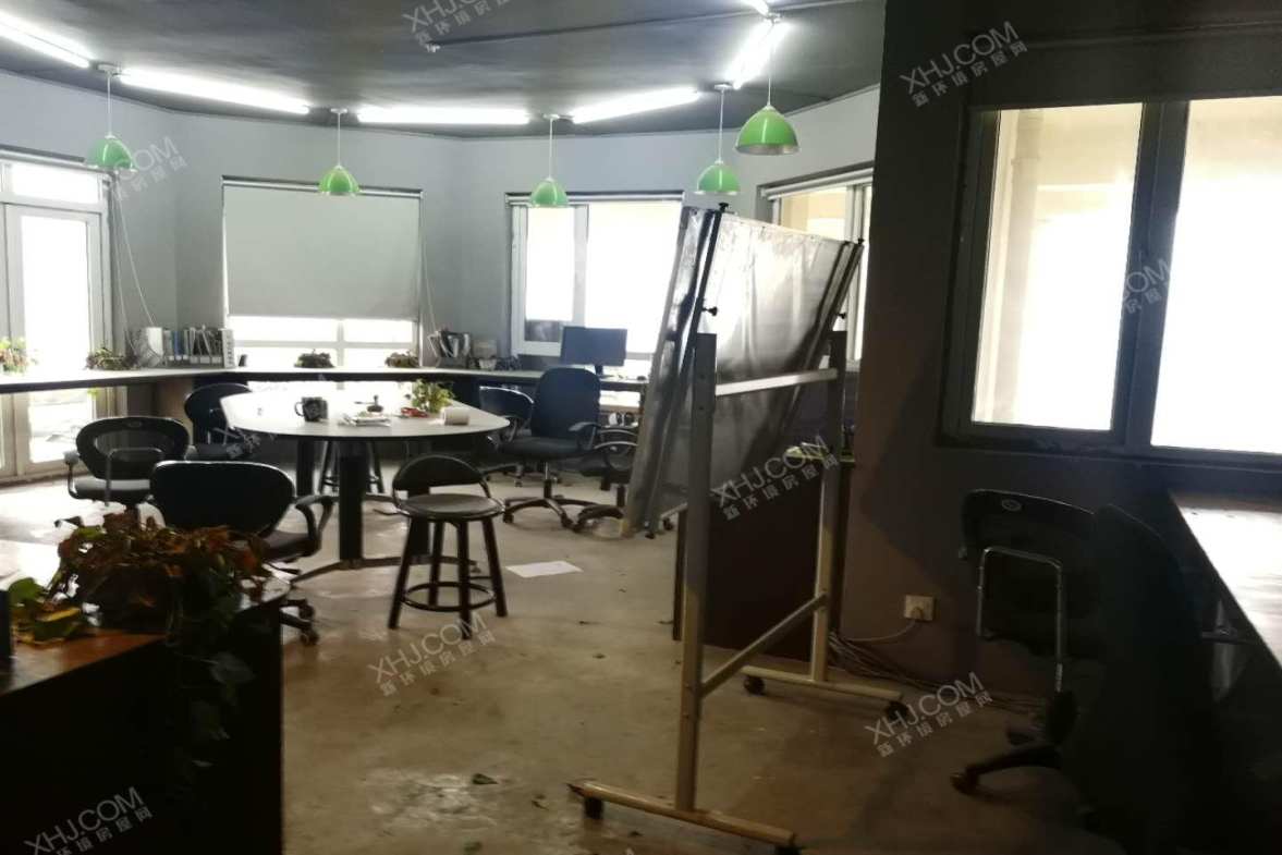 天鹅湖花园  4室2厅1卫    4200.0元/月室内图