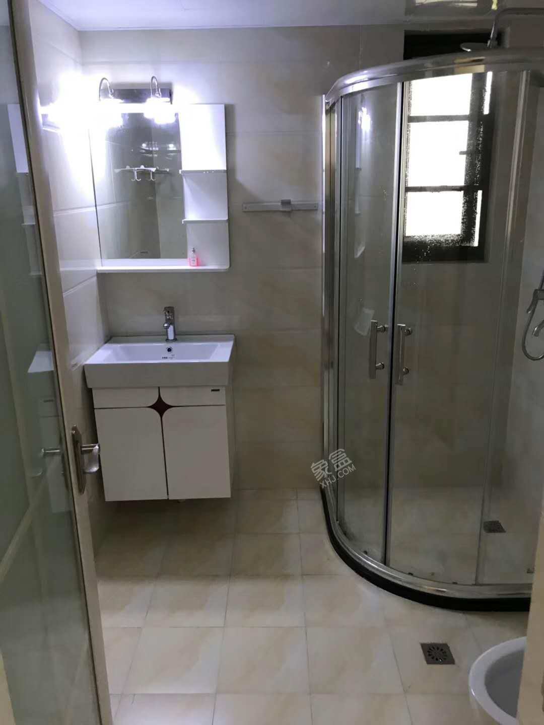 华润凤凰城一期  3室2厅2卫    5200.0元/月 华润凤凰城一期  3室2厅2卫    5200.0元/月室内图