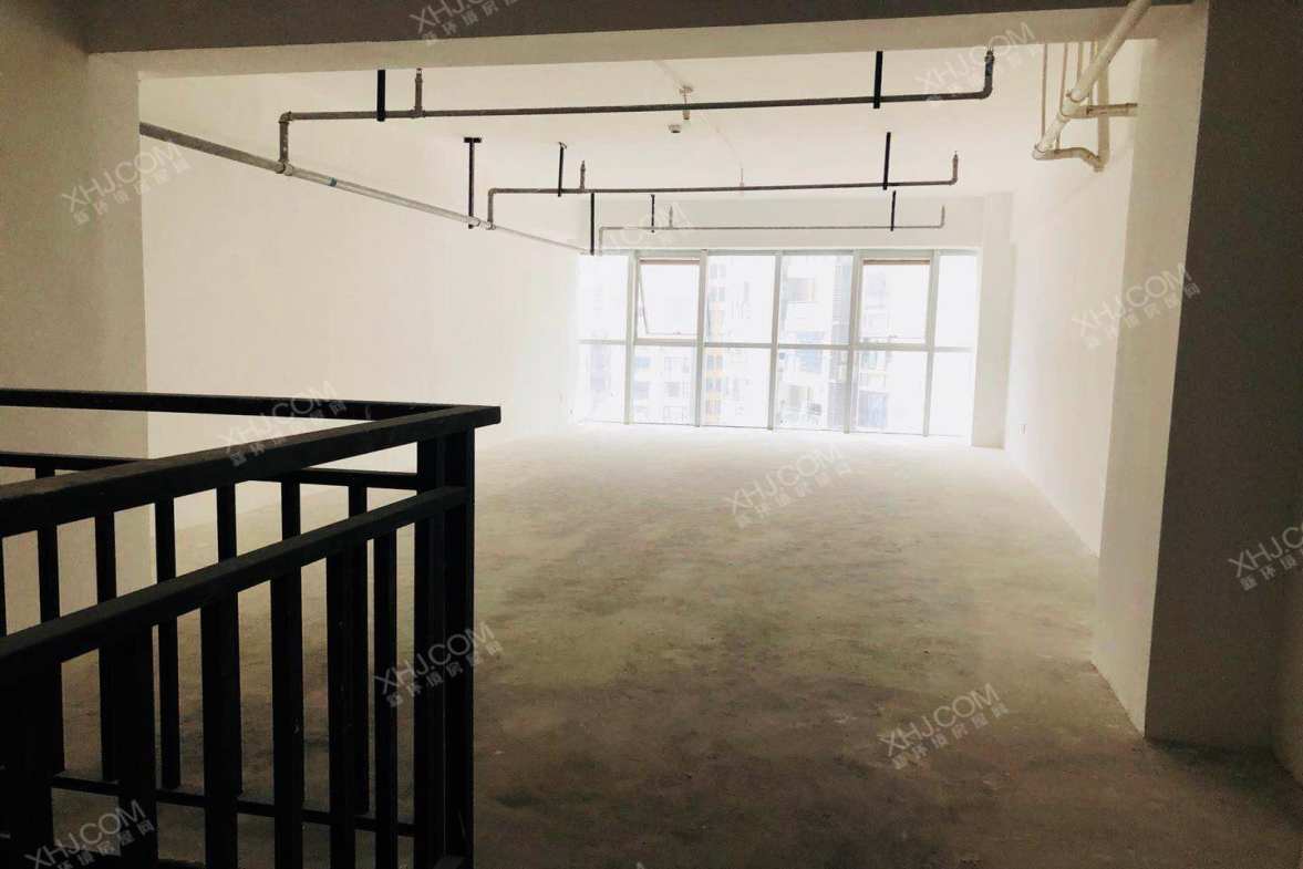 汇锦广场  1室1厅1卫    7500.0元/月 汇锦广场  1室1厅1卫    7500.0元/月室内图