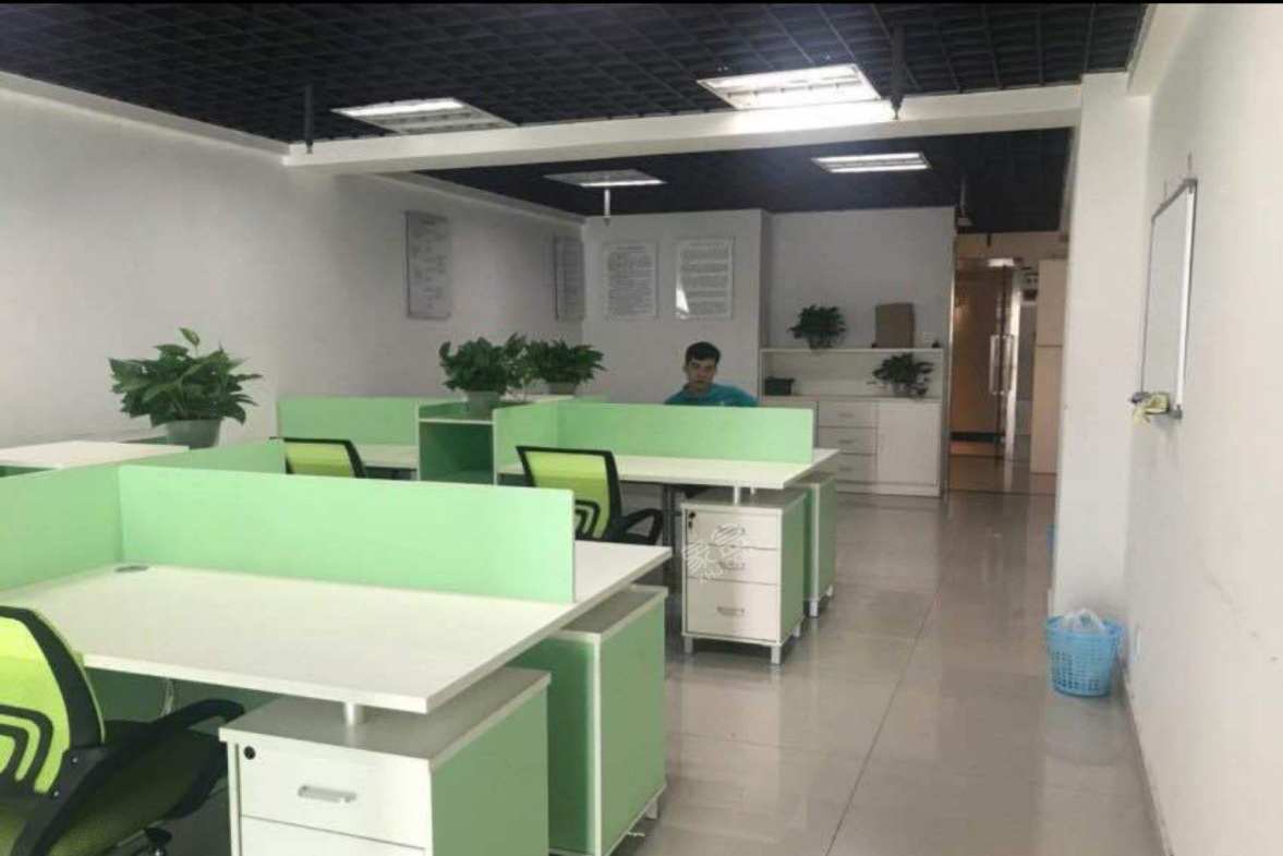 成都奥克斯广场  3室1厅1卫    7500.0元/月 成都奥克斯广场  3室1厅1卫    7500.0元/月室内图