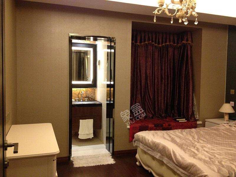 凯旋天际湾  2室1厅1卫    220.0万客厅