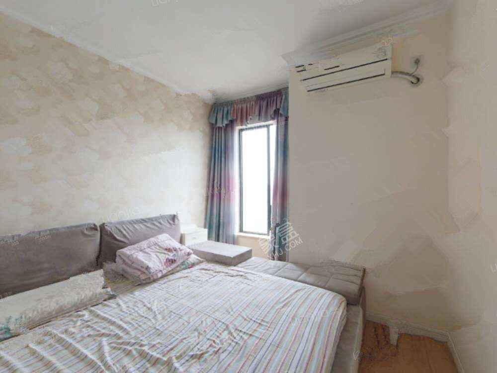 优品道丶曦岸  2室2厅1卫    203.0万客厅