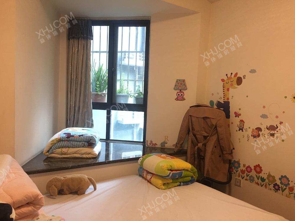 世纪金沙  2室2厅1卫    230.0万客厅