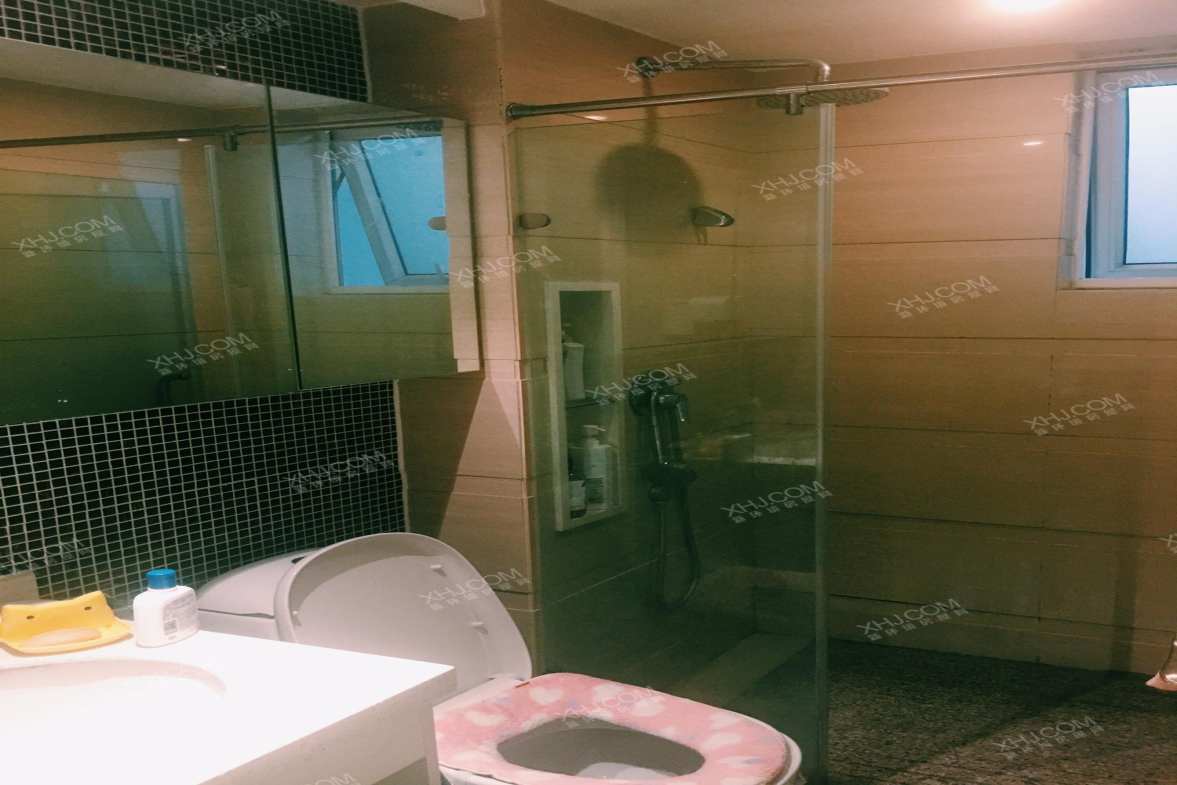 蓝光sofa社区  2室1厅1卫    2400.0元/月室内图