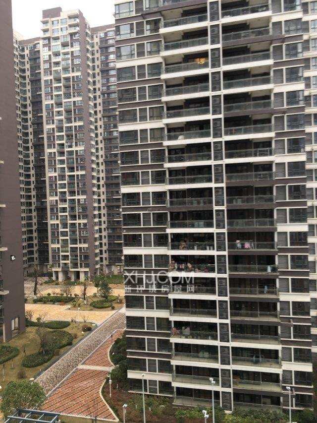 中天铭廷C1组团  4室2厅1卫   200.00万客厅