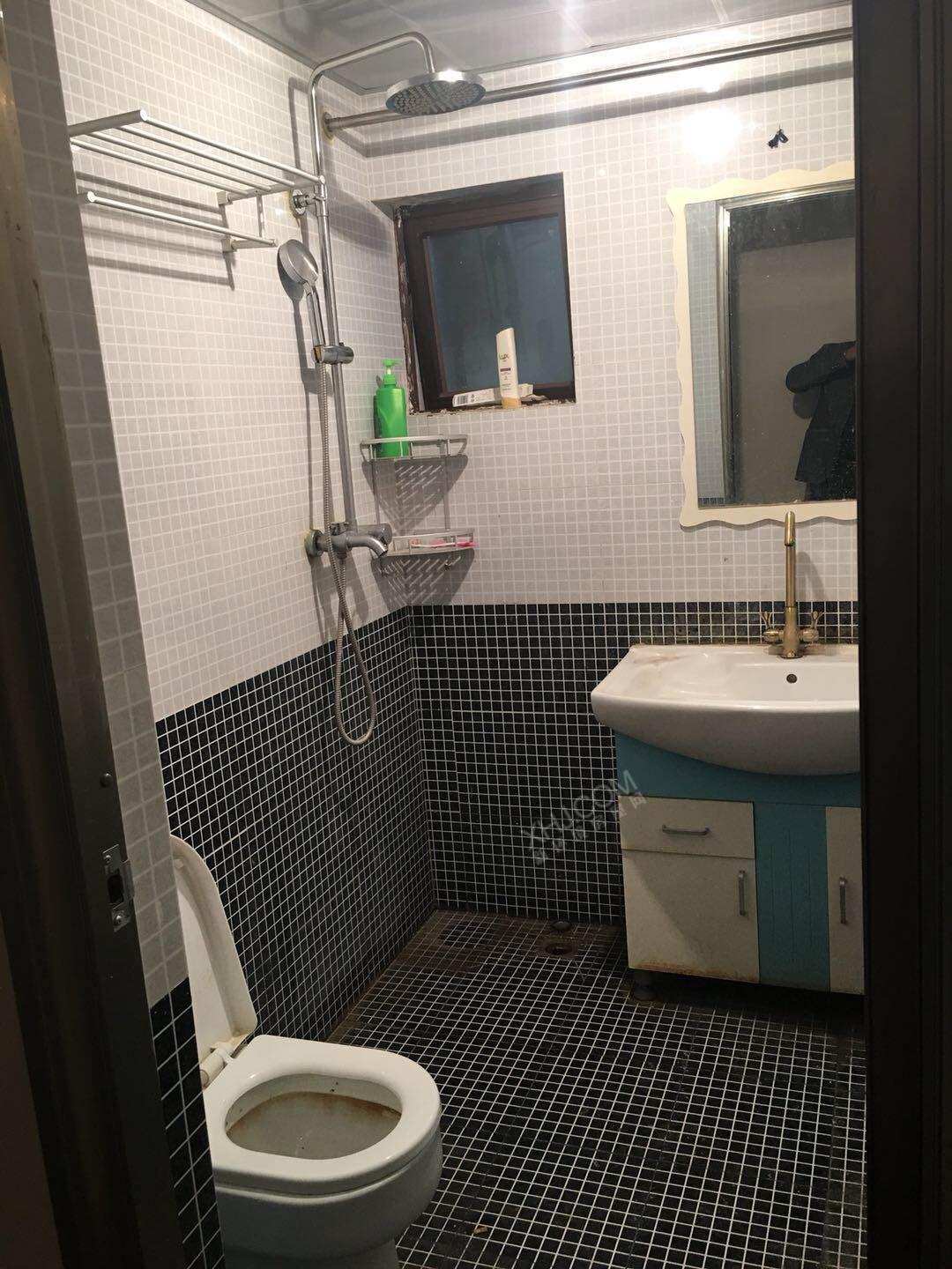 南湖半岛  1室1厅1卫    60.0万 南湖半岛  1室1厅1卫    60.0万客厅