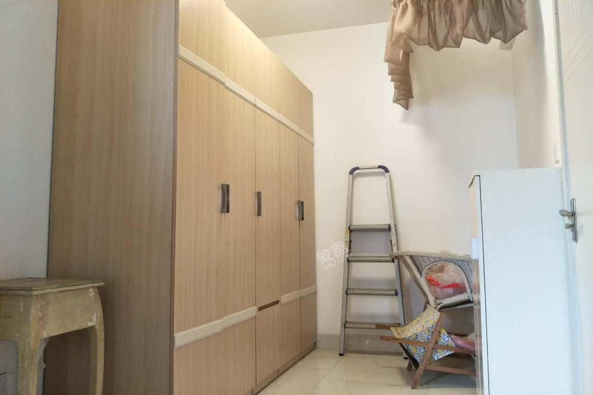 左右小区  2室1厅1卫    1900.0元/月室内图