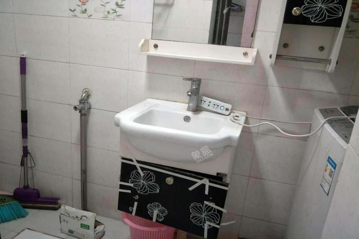 左右小区  2室1厅1卫    1900.0元/月室内图