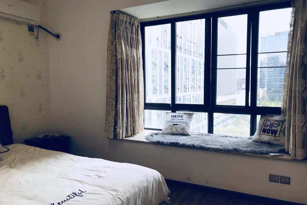 峰汇中心  2室2厅1卫    4500.0元/月 峰汇中心  2室2厅1卫    4500.0元/月室内图