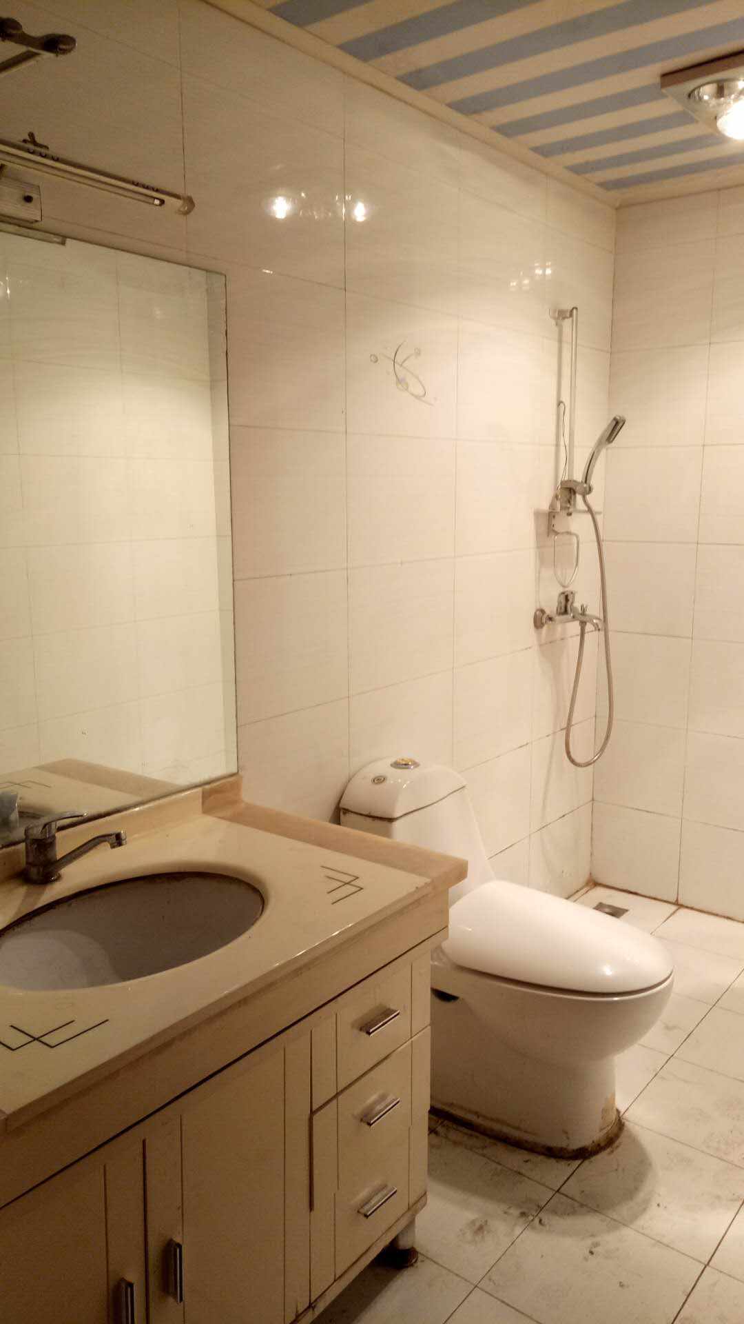 金沙西园二期  3室2厅2卫    3500.0元/月 金沙西园二期  3室2厅2卫    3500.0元/月室内图