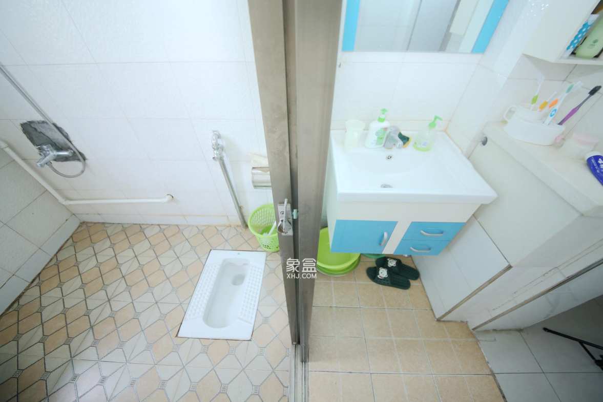 华隆大院  3室2厅1卫   56.00万卫生间
