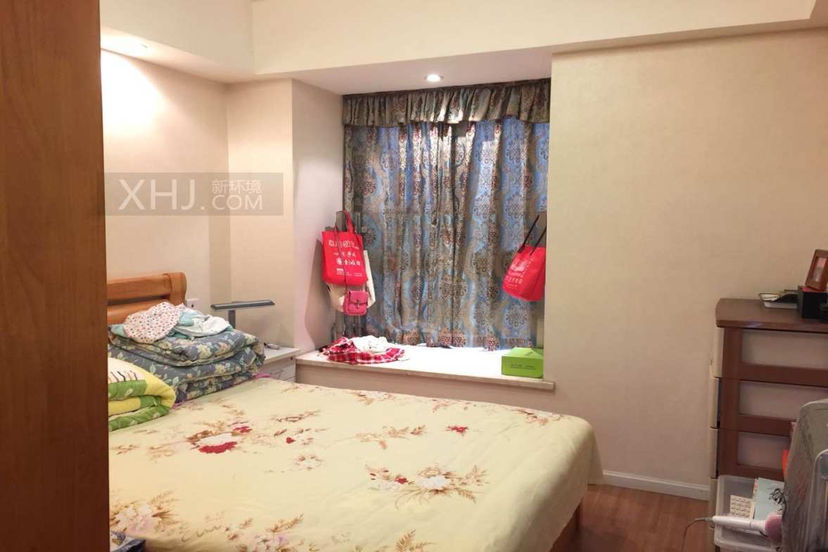 凯旋天际湾  2室1厅1卫    180.0万客厅