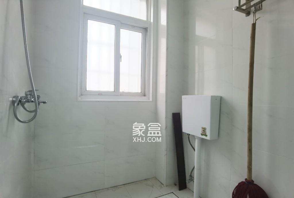 鑫天格林香山  3室2厅2卫   1600.00元/月室内图