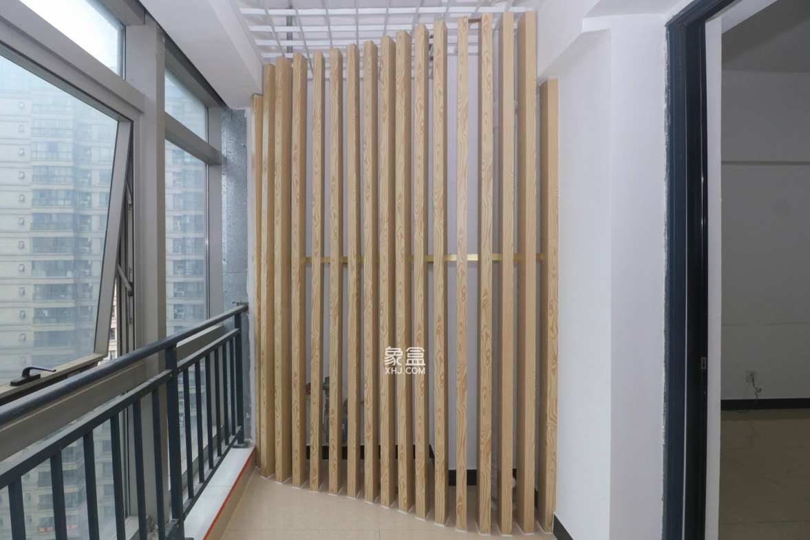 奥克斯广场  1室1厅1卫   76.00万阳台