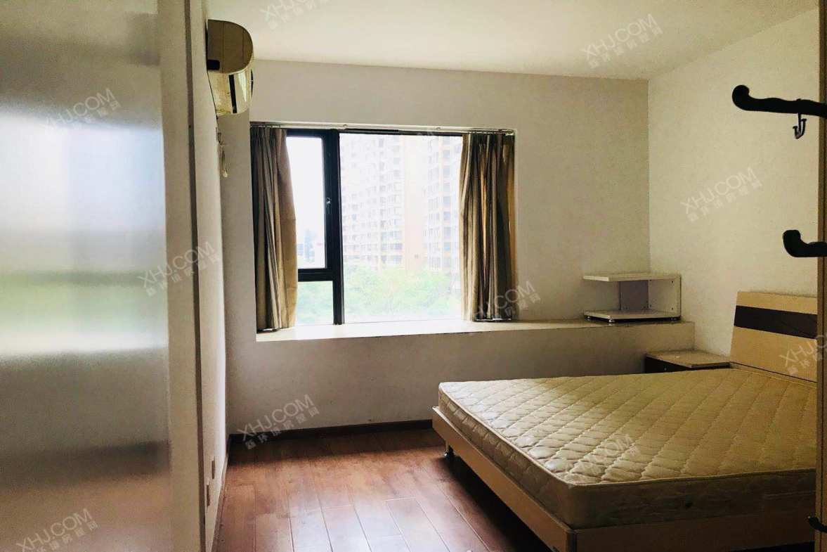 保利心语花园二期  3室2厅2卫    318.0万客厅