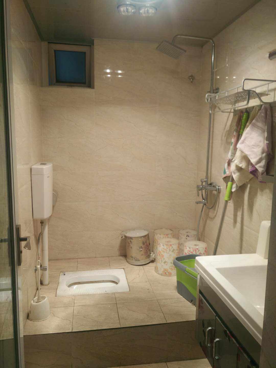 金地嘉年华B区  3室2厅2卫    3500.0元/月 金地嘉年华B区  3室2厅2卫    3500.0元/月室内图