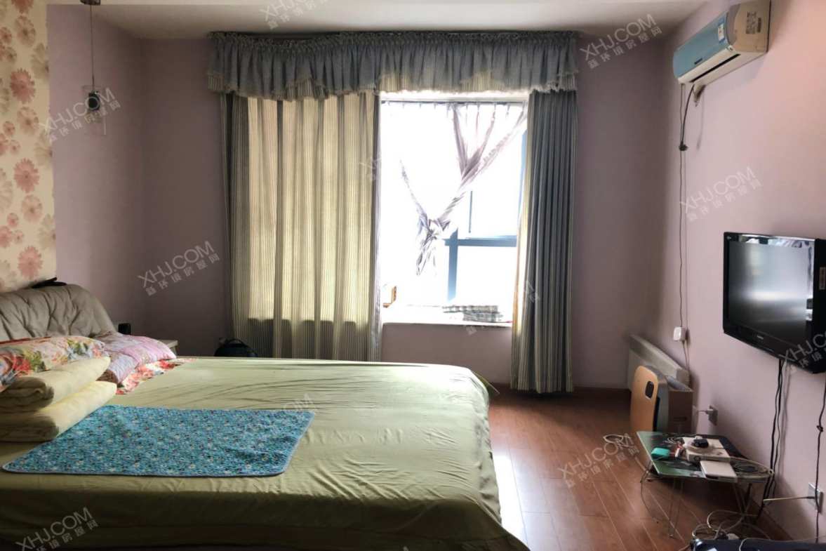 中大君悦金沙一期  3室2厅2卫    381.0万客厅