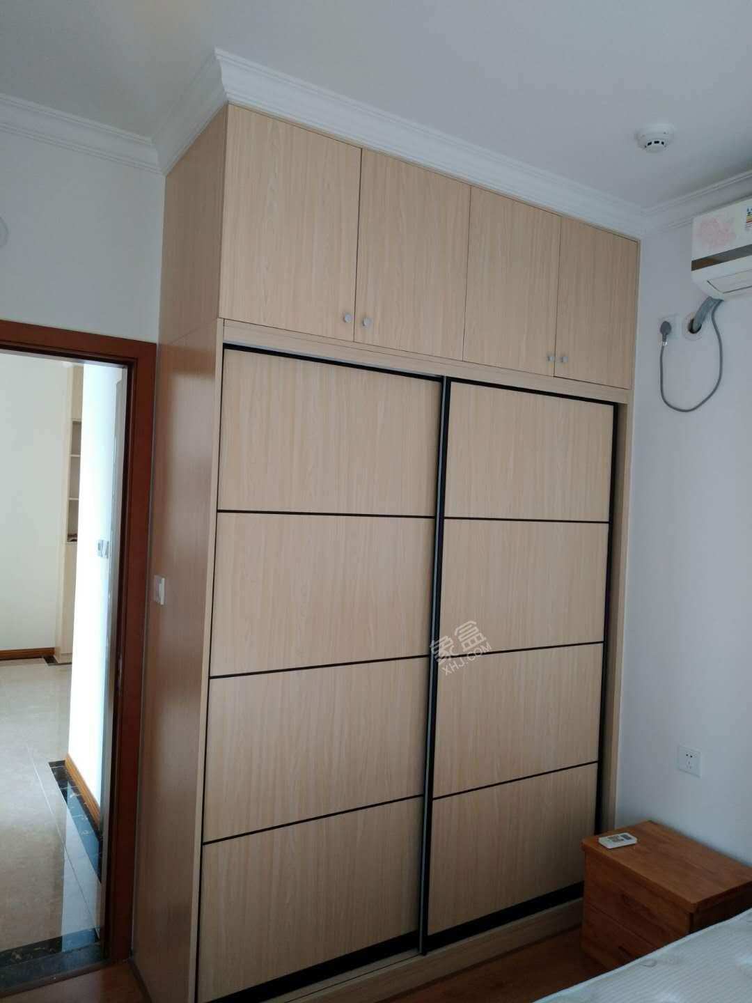 世龙广场  2室1厅1卫    3500.0元/月 世龙广场  2室1厅1卫    3500.0元/月室内图