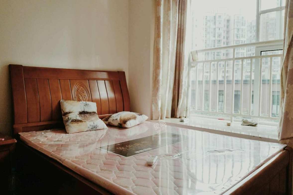 怡馨家园  1室1厅1卫    1900.0元/月 怡馨家园  1室1厅1卫    1900.0元/月室内图