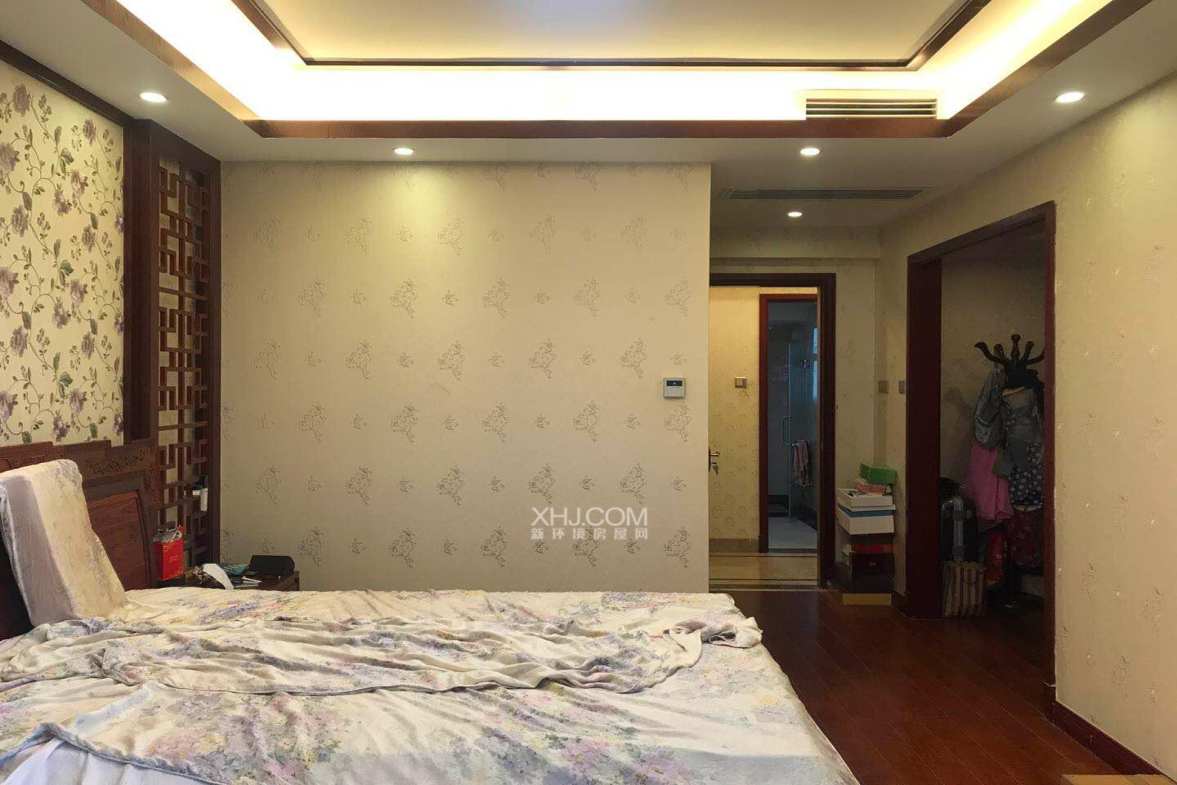 保利大江郡  5室2厅3卫   290.00万客厅