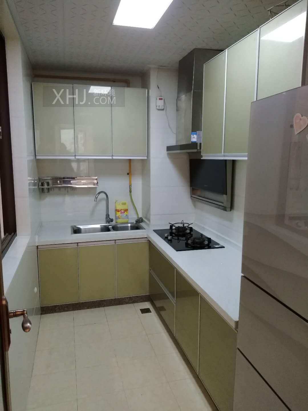 南湖世纪  3室1厅1卫    182.0万客厅