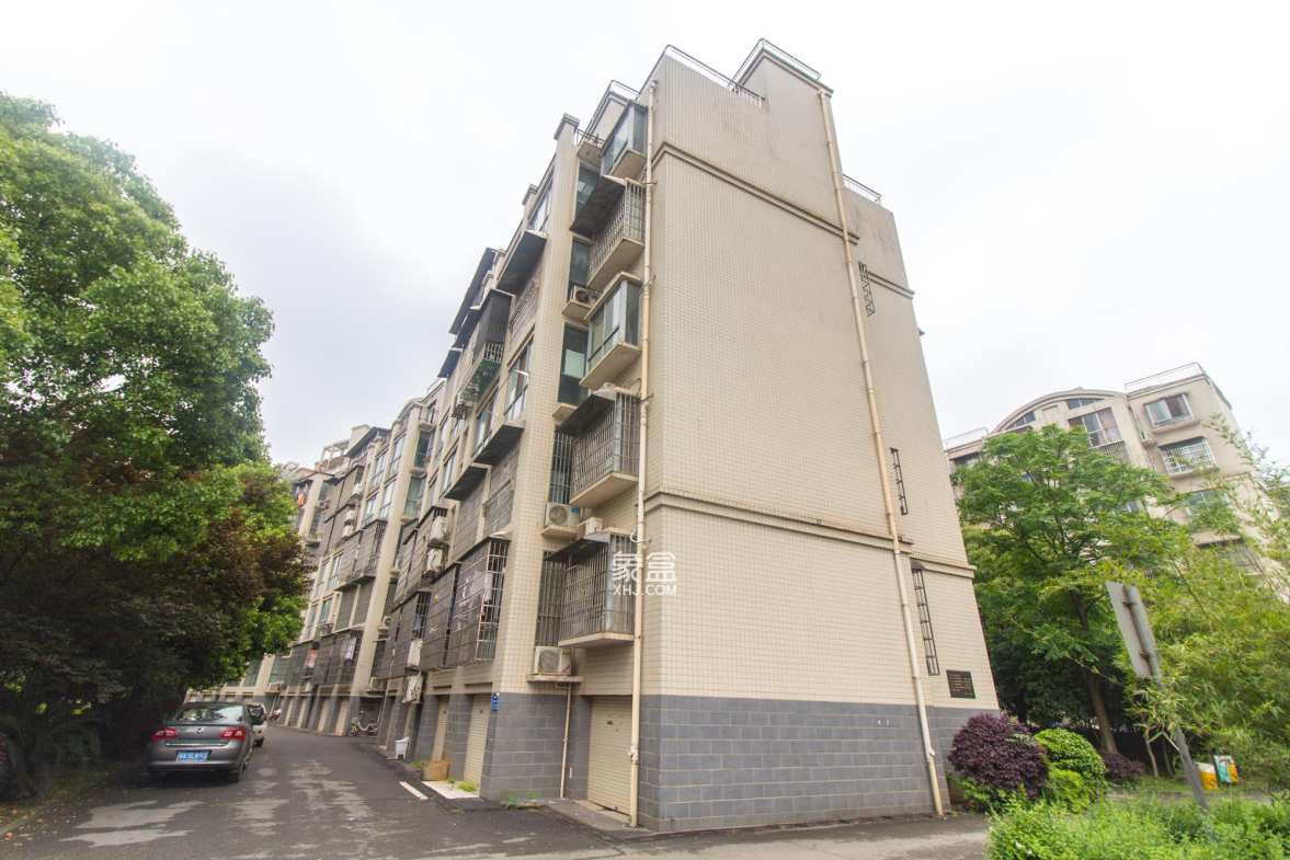 靳江明珠  4室2厅2卫   128.00万小区图