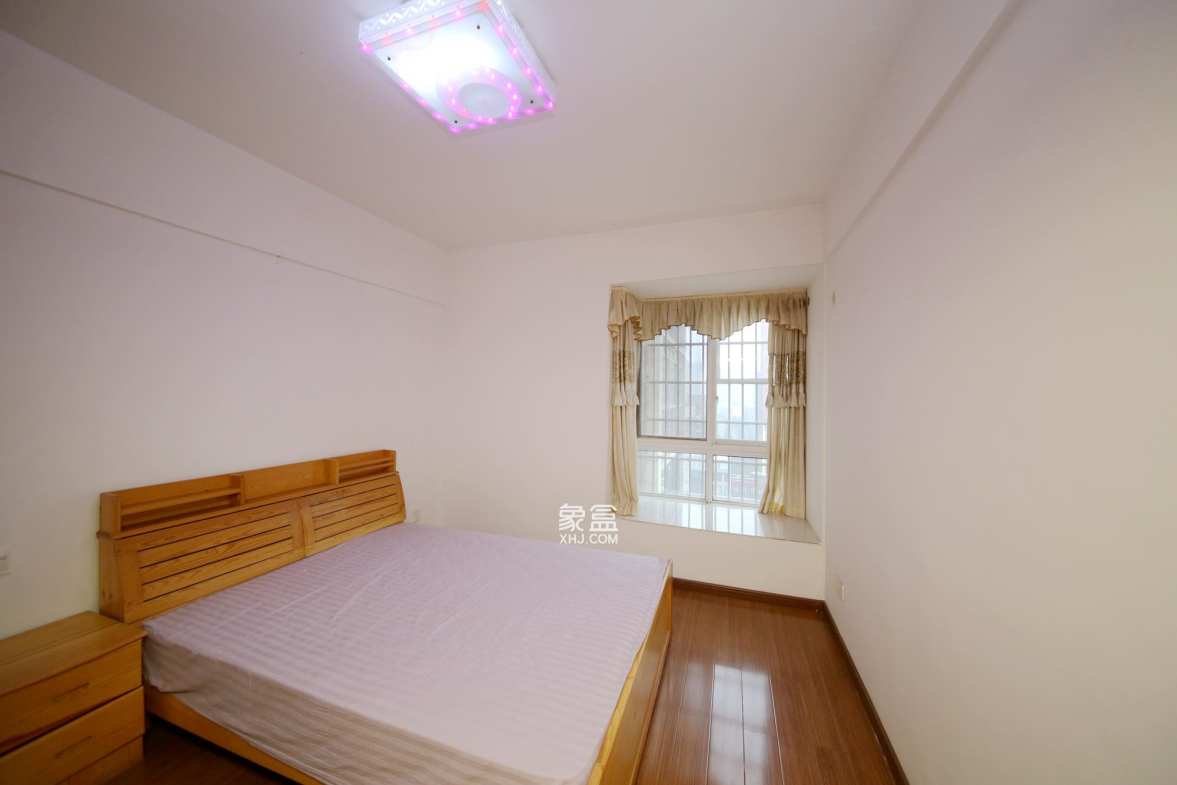 古汉名居  4室2厅2卫    128.0万卧室