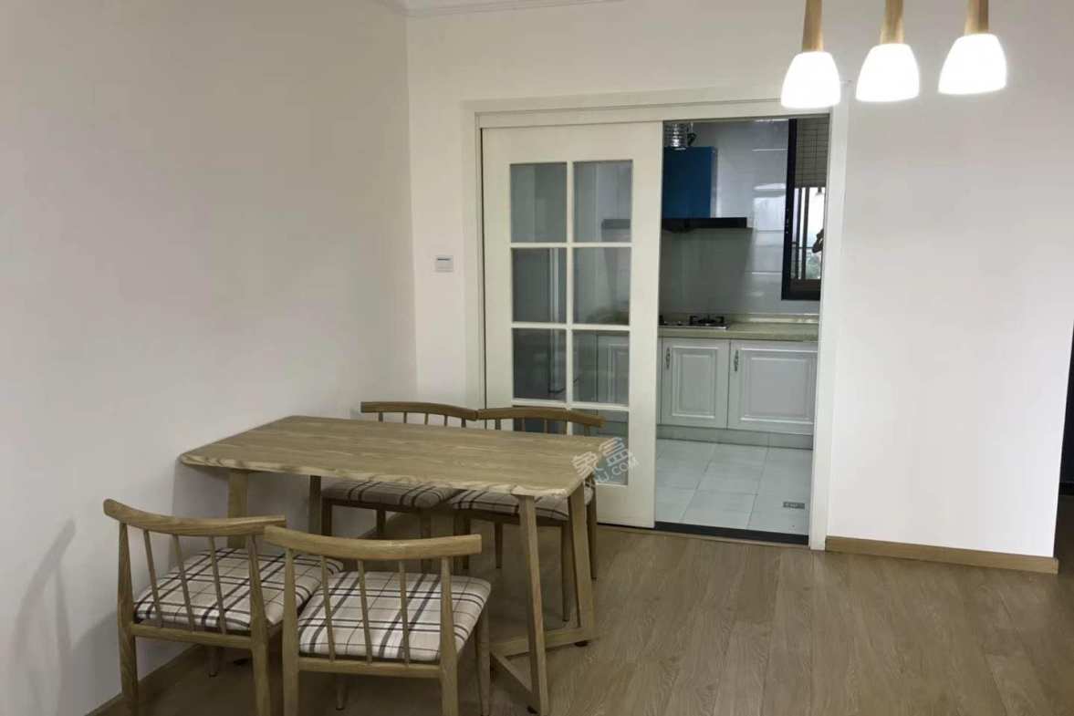 华润凤凰城一期  3室2厅2卫    5200.0元/月 华润凤凰城一期  3室2厅2卫    5200.0元/月室内图