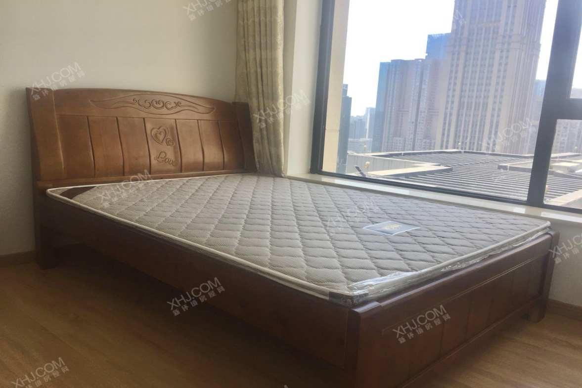 世龙广场  3室2厅1卫    4300.0元/月 世龙广场  3室2厅1卫    4300.0元/月室内图