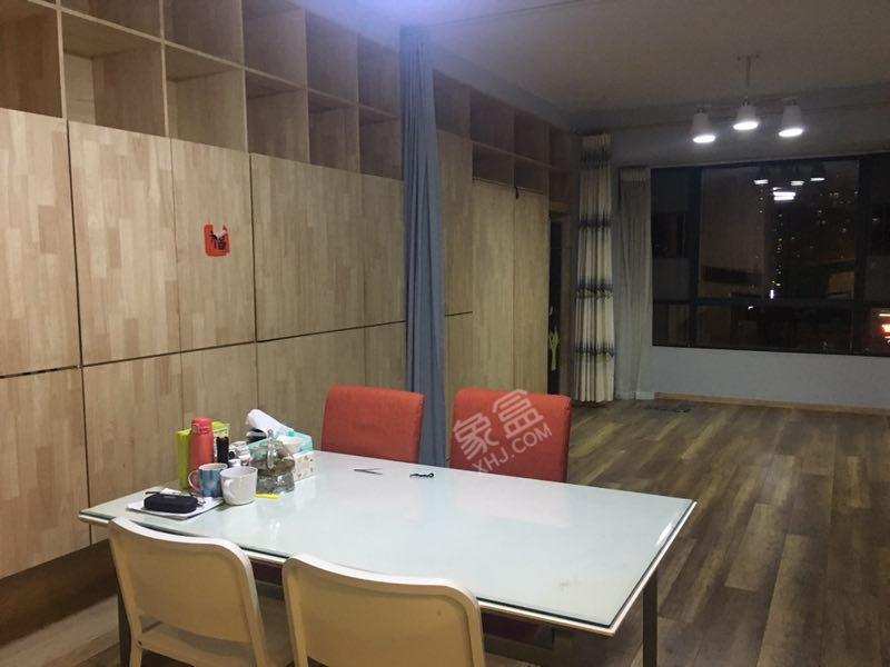 新城国际  2室2厅1卫    3600.0元/月室内图