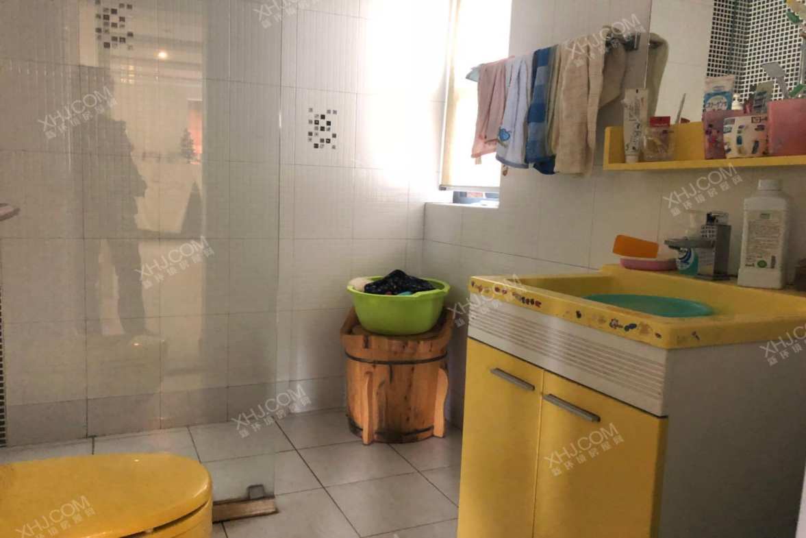 中大君悦金沙一期  3室2厅2卫    381.0万客厅