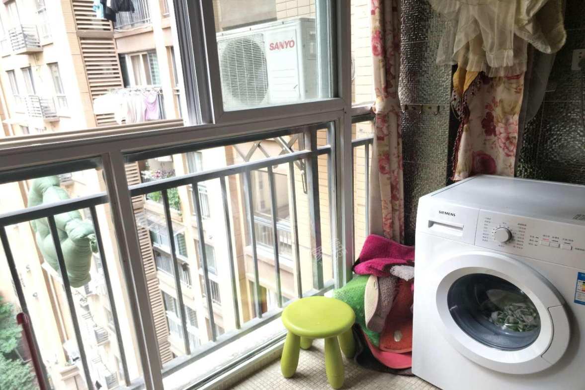 朗基龙堂  1室1厅1卫    2200.0元/月 朗基龙堂  1室1厅1卫    2200.0元/月小区图