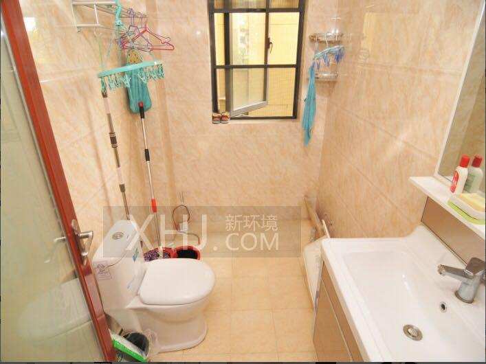 保利百合花园  4室1厅1卫    300.0万客厅