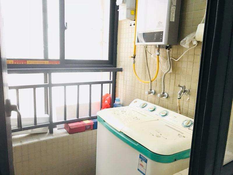 上善清波A  2室1厅1卫    2050.0元/月室内图