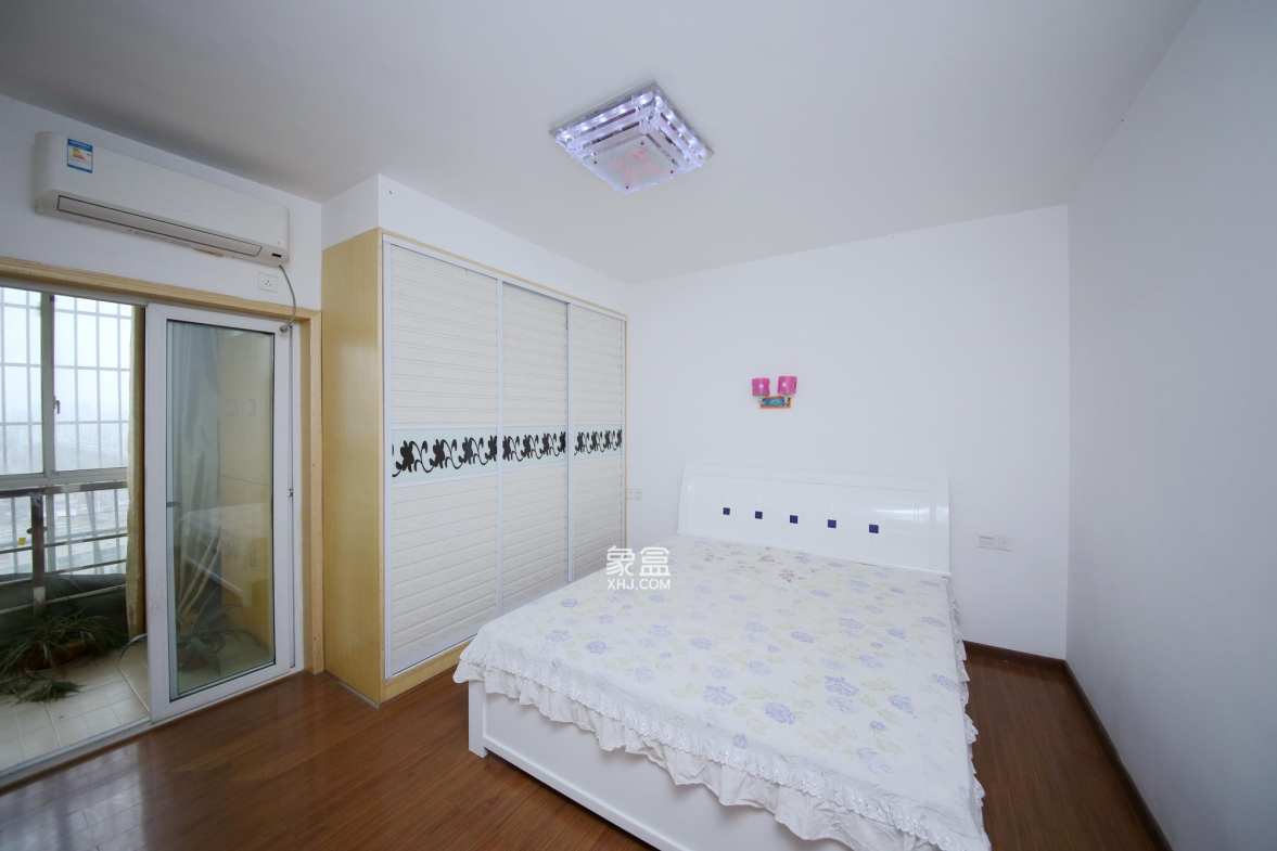 古汉名居  4室2厅2卫    128.0万卧室