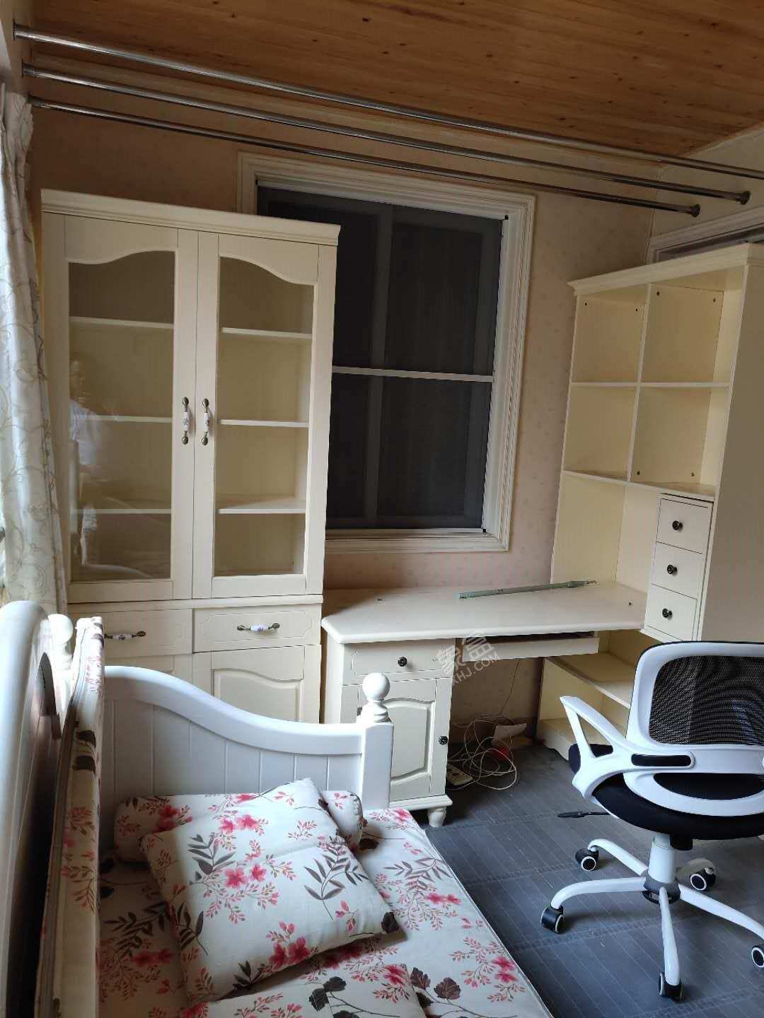 朗基龙堂 4室2厅1卫 3500.0元/月 朗基龙堂 4室2厅1卫 3500.0元/月室内图