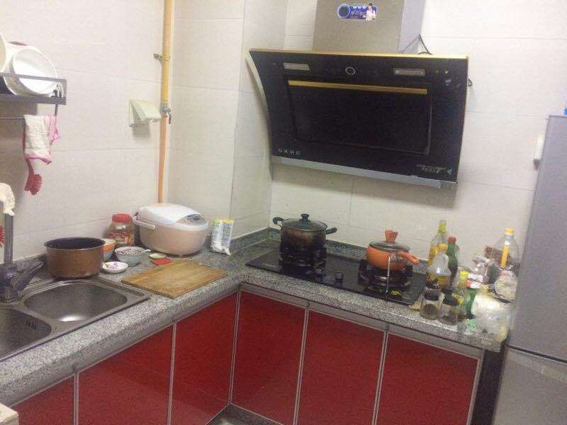 怡馨家园  1室1厅1卫    1600.0元/月 怡馨家园  1室1厅1卫    1600.0元/月室内图