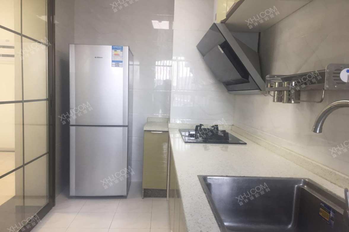 世龙广场  3室2厅1卫    4300.0元/月 世龙广场  3室2厅1卫    4300.0元/月室内图