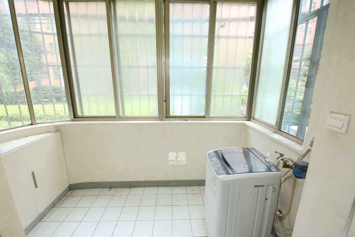 泰时新雅园  3室2厅2卫   86.00万阳台