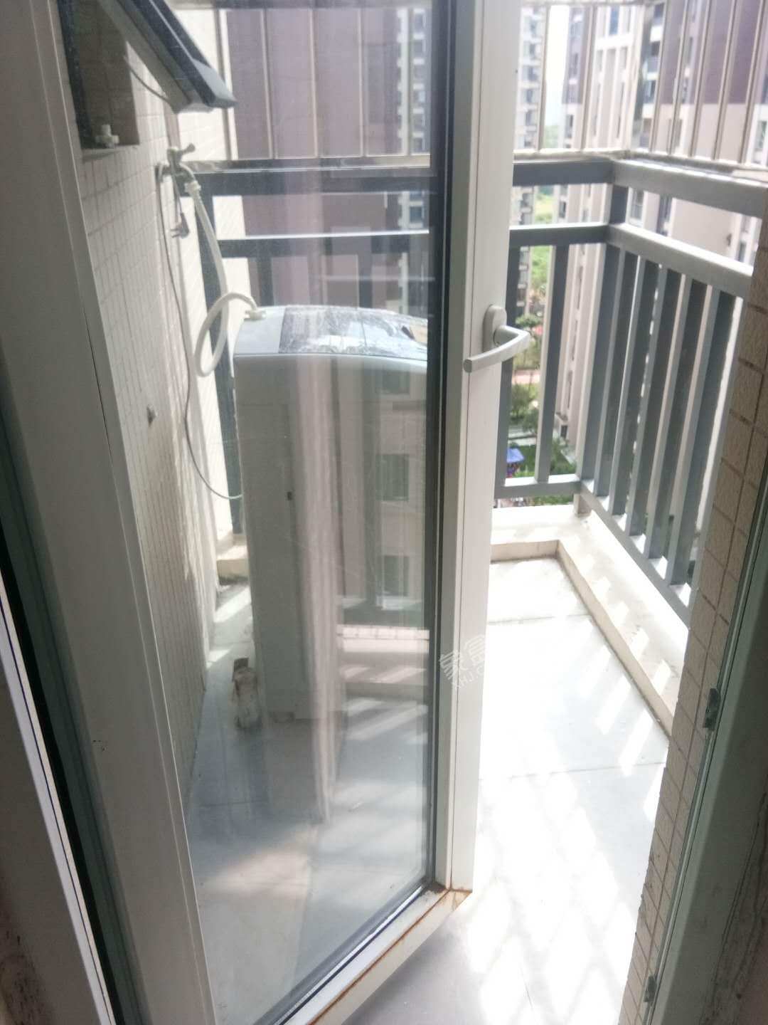 馨光嘉苑  1室1厅1卫    1600.0元/月室内图