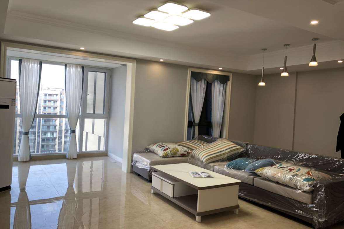 凯德世纪名邸  4室2厅2卫    5500.0元/月 凯德世纪名邸  4室2厅2卫    5500.0元/月室内图1