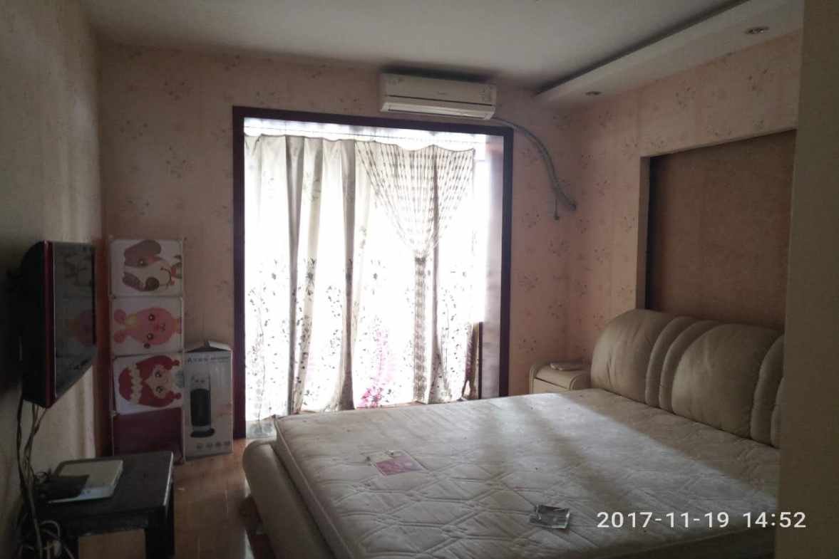 清水河畔  3室2厅2卫    2500.0元/月室内图