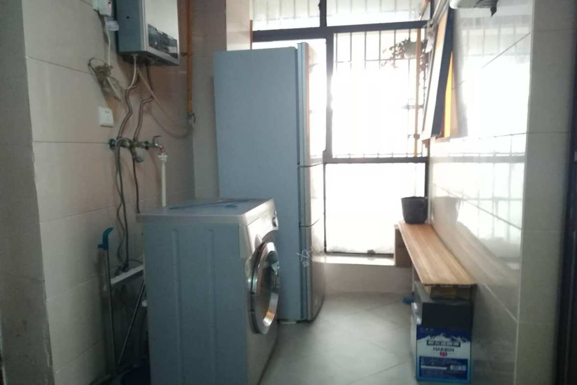 天府豪庭  3室2厅2卫    3500.0元/月 天府豪庭  3室2厅2卫    3500.0元/月室内图