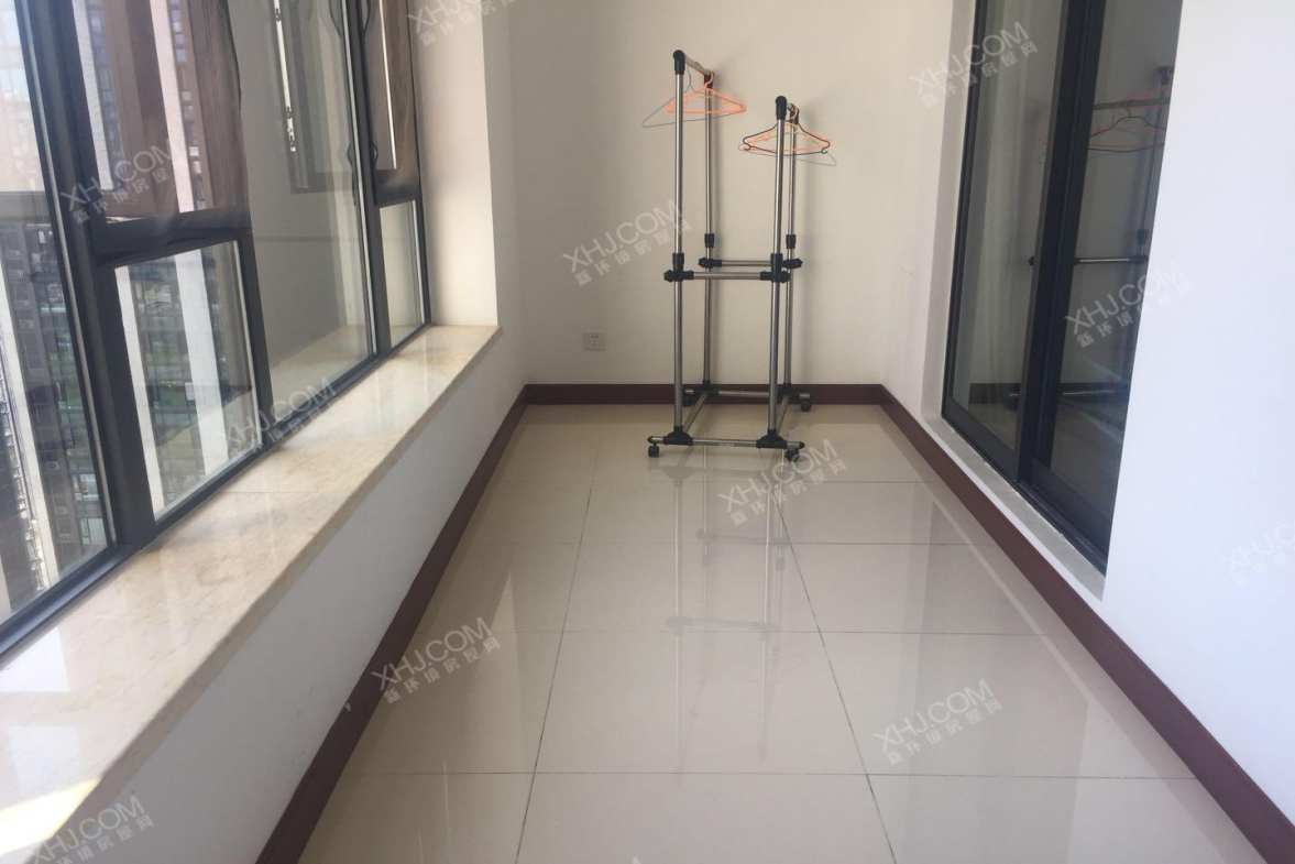 世龙广场  3室1厅1卫    3800.0元/月 世龙广场  3室1厅1卫    3800.0元/月室内图